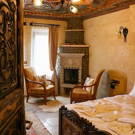 Olivia Cave Gazde/Camere de închiriat